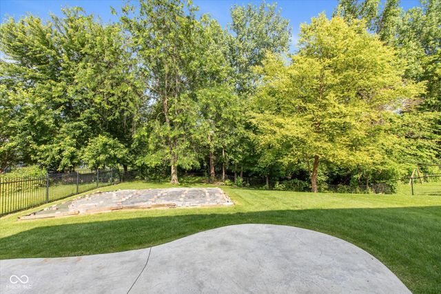 3387 Pineleigh Way, Greenwood, IN 46143
