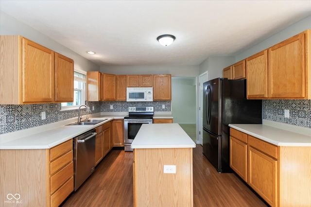 3387 Pineleigh Way, Greenwood, IN 46143