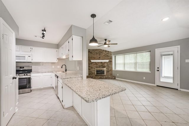 8402 Pine Shores Drive, Humble, TX 77346