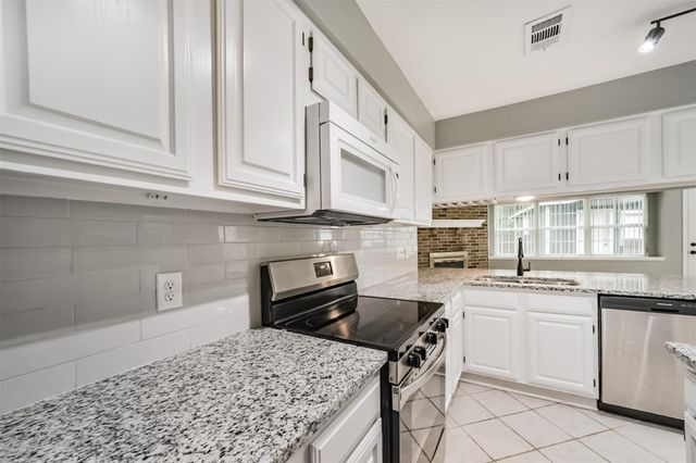 8402 Pine Shores Drive, Humble, TX 77346