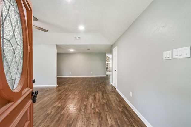 8402 Pine Shores Drive, Humble, TX 77346