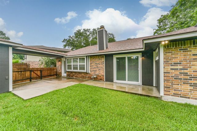 8402 Pine Shores Drive, Humble, TX 77346