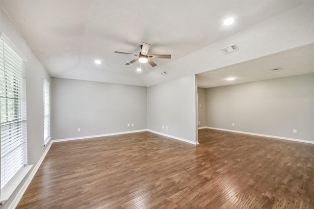 8402 Pine Shores Drive, Humble, TX 77346