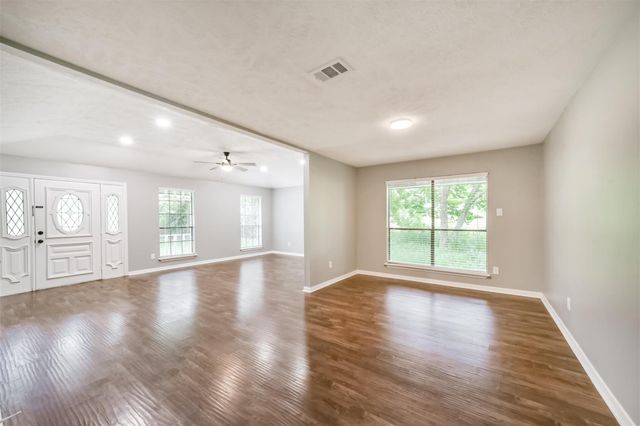 8402 Pine Shores Drive, Humble, TX 77346