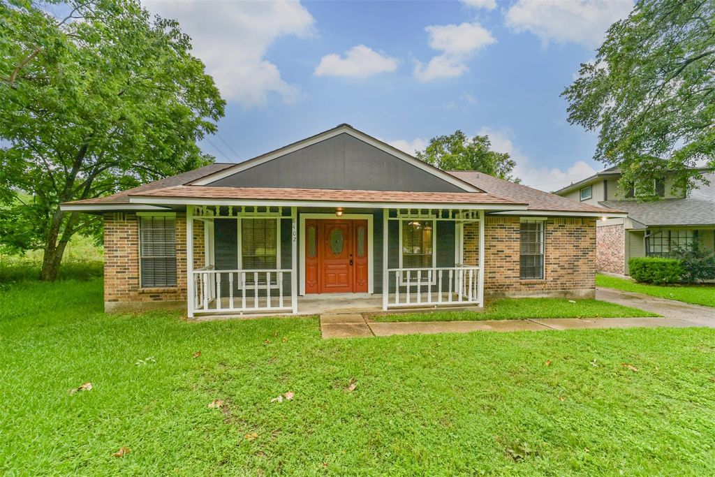 8402 Pine Shores Drive, Humble, TX 77346