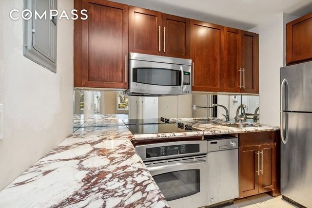49 E 74th Street, New York City, NY 10021