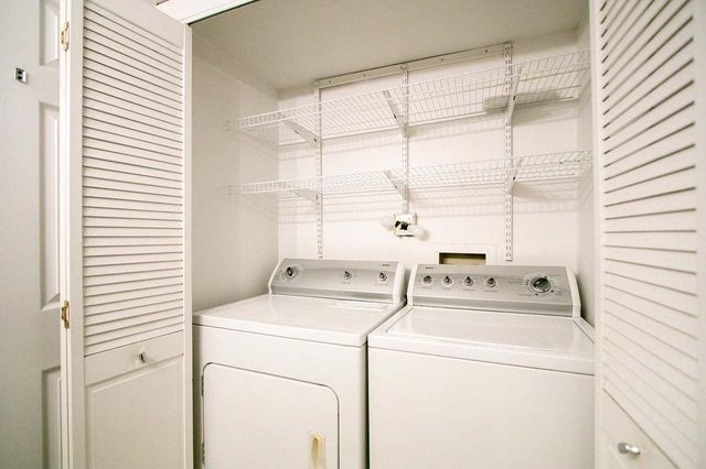 5S040 Pebblewood Lane E103, Naperville, IL 60563