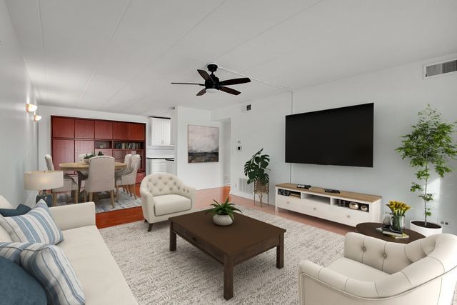 5S040 Pebblewood Lane E103, Naperville, IL 60563