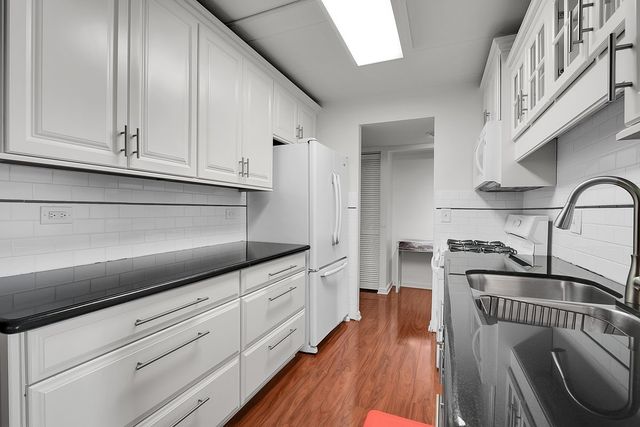 5S040 Pebblewood Lane E103, Naperville, IL 60563