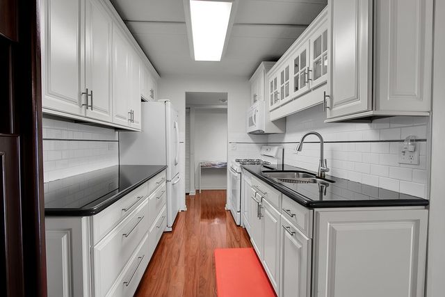 5S040 Pebblewood Lane E103, Naperville, IL 60563