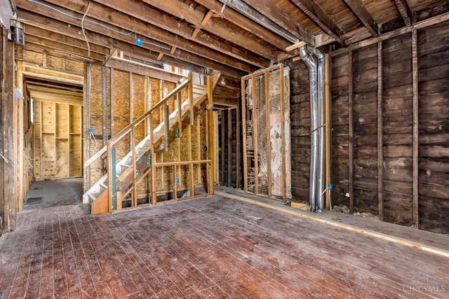 2169 Sohn Street, Cincinnati, OH 45219