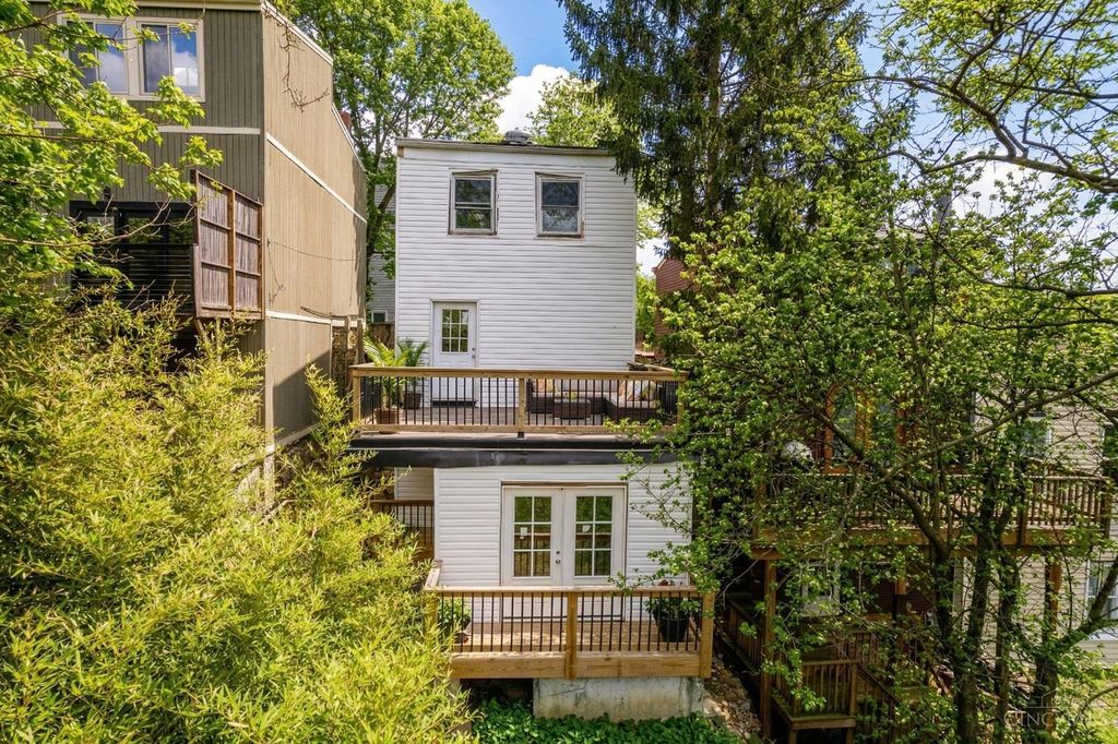 2169 Sohn Street, Cincinnati, OH 45219