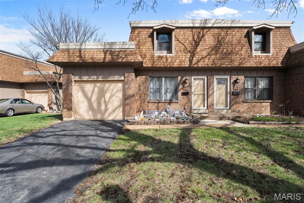 2364 Charlemagne Drive A, Maryland Heights, MO 63043