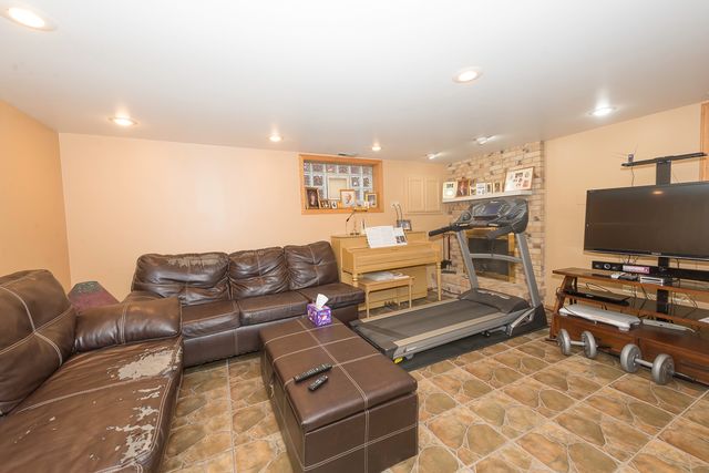 3916 N Pontiac Avenue, Chicago, IL 60634