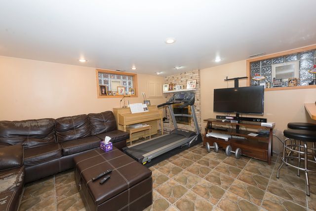 3916 N Pontiac Avenue, Chicago, IL 60634