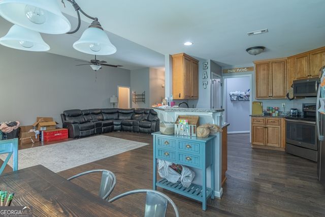 52 Brooks Lake Drive, Newnan, GA 30263