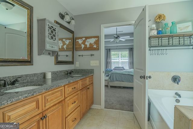 52 Brooks Lake Drive, Newnan, GA 30263