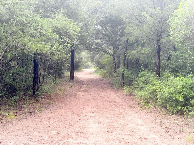 986 Private Road 1024, Hallettsville, TX 77964
