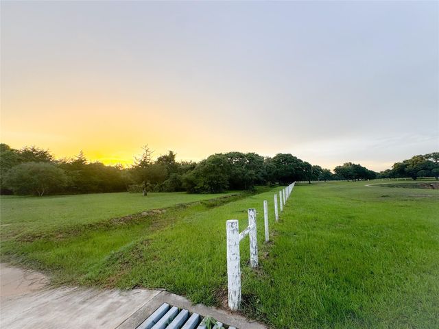 986 Private Road 1024, Hallettsville, TX 77964