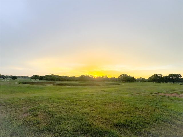 986 Private Road 1024, Hallettsville, TX 77964