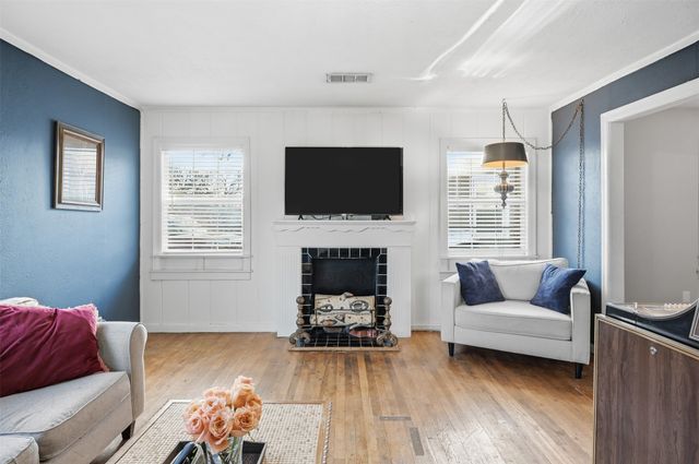 2129 Cardinal Lane, Fort Worth, TX 76111