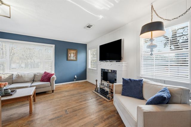 2129 Cardinal Lane, Fort Worth, TX 76111