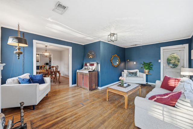 2129 Cardinal Lane, Fort Worth, TX 76111