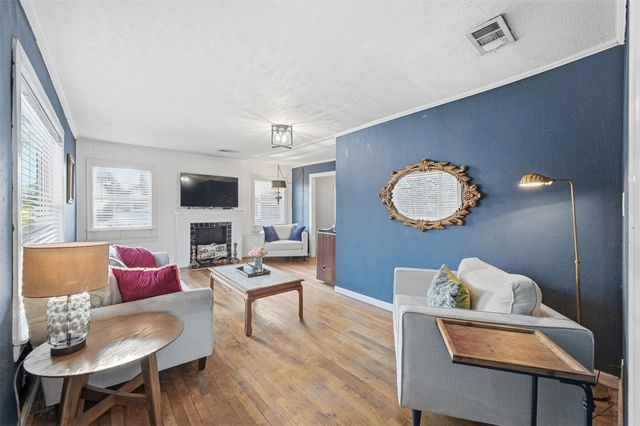 2129 Cardinal Lane, Fort Worth, TX 76111