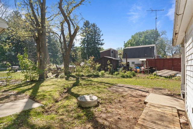 N6566 Elder ROAD, Delavan, WI 53115
