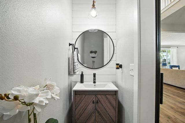 60849 Westview Dr, Nine Mile Falls, WA 99026