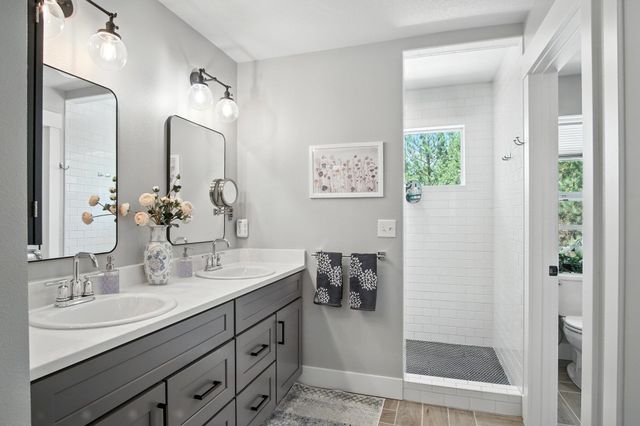 60849 Westview Dr, Nine Mile Falls, WA 99026