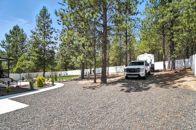 60849 Westview Dr, Nine Mile Falls, WA 99026