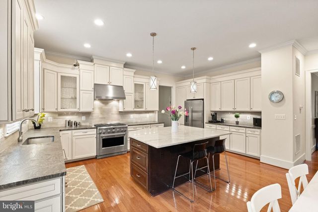 9311 TALISMAN DR, Vienna, VA 22182