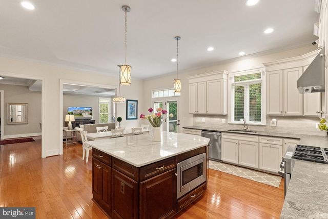 9311 TALISMAN DR, Vienna, VA 22182