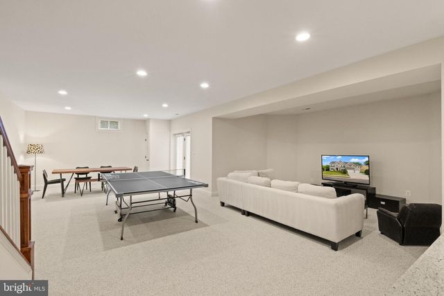 9311 TALISMAN DR, Vienna, VA 22182