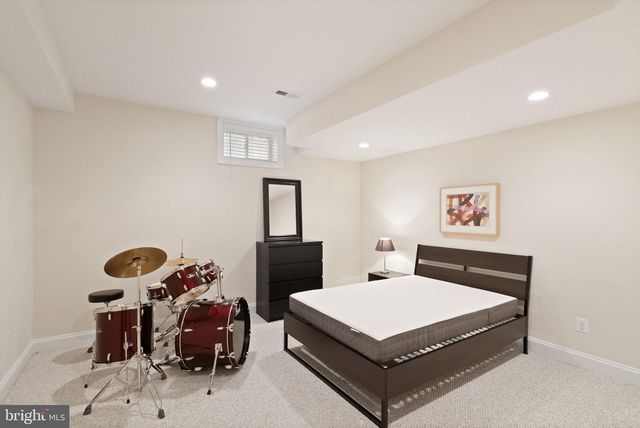9311 TALISMAN DR, Vienna, VA 22182