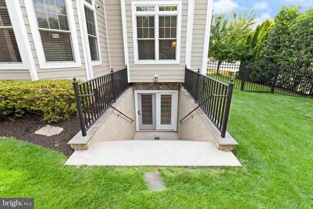 9311 TALISMAN DR, Vienna, VA 22182