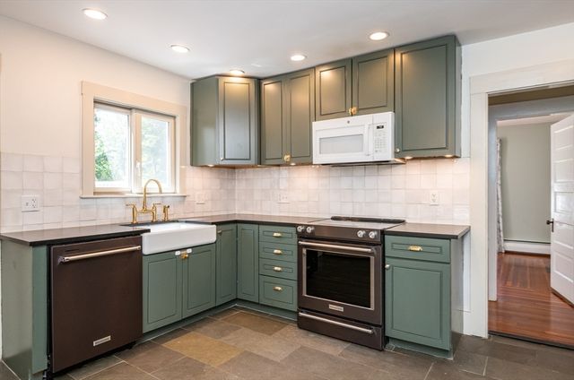 34 Lowell Road, North Reading, MA 01864