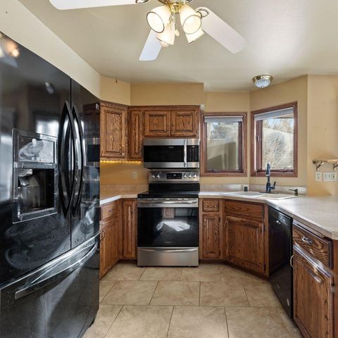 S75W17601 Harbor CIRCLE, Muskego, WI 53150