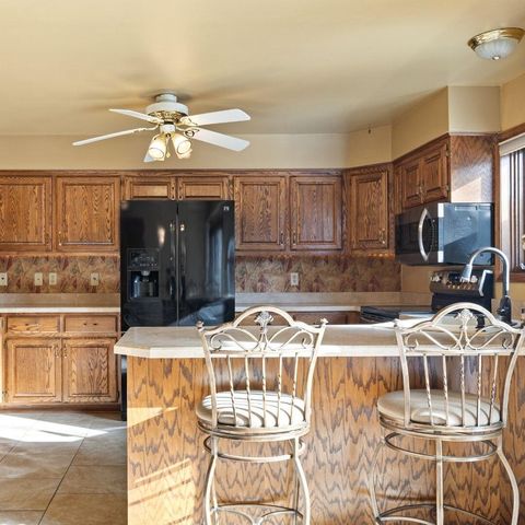 S75W17601 Harbor CIRCLE, Muskego, WI 53150