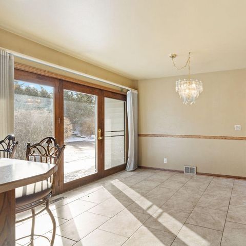 S75W17601 Harbor CIRCLE, Muskego, WI 53150