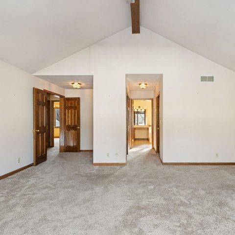 S75W17601 Harbor CIRCLE, Muskego, WI 53150