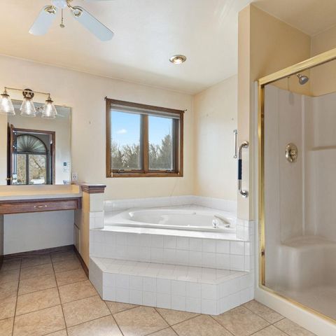 S75W17601 Harbor CIRCLE, Muskego, WI 53150