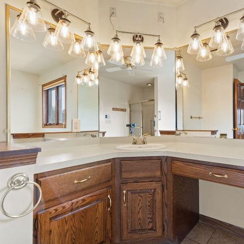 S75W17601 Harbor CIRCLE, Muskego, WI 53150