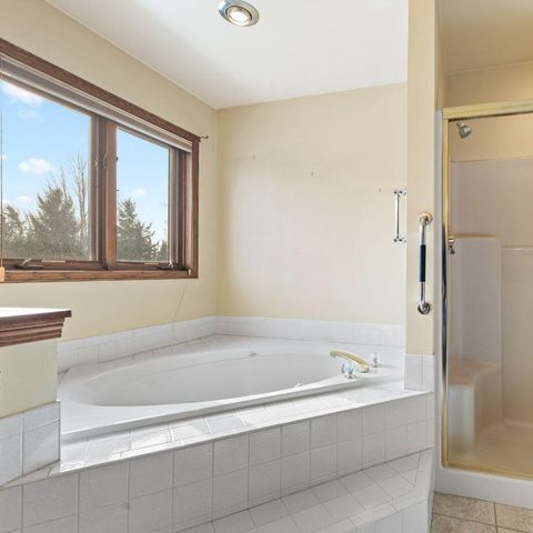 S75W17601 Harbor CIRCLE, Muskego, WI 53150