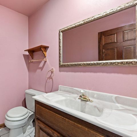 S75W17601 Harbor CIRCLE, Muskego, WI 53150