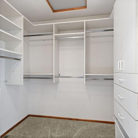 S75W17601 Harbor CIRCLE, Muskego, WI 53150