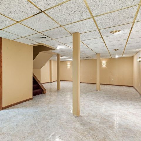 S75W17601 Harbor CIRCLE, Muskego, WI 53150