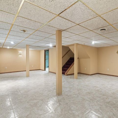 S75W17601 Harbor CIRCLE, Muskego, WI 53150