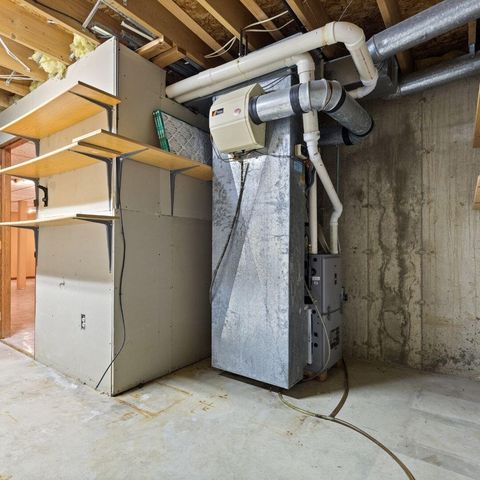 S75W17601 Harbor CIRCLE, Muskego, WI 53150